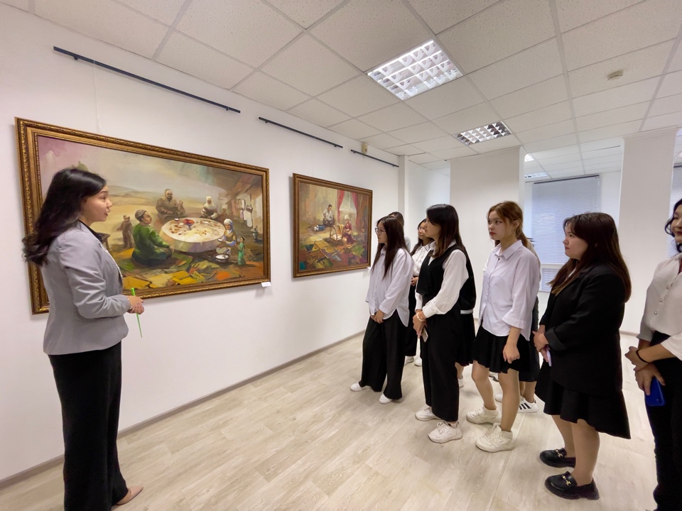 Прошла встреча с художниками-ветеранами и выставка из произведений музейного фонда на тему: «Жанымның жылуы»
